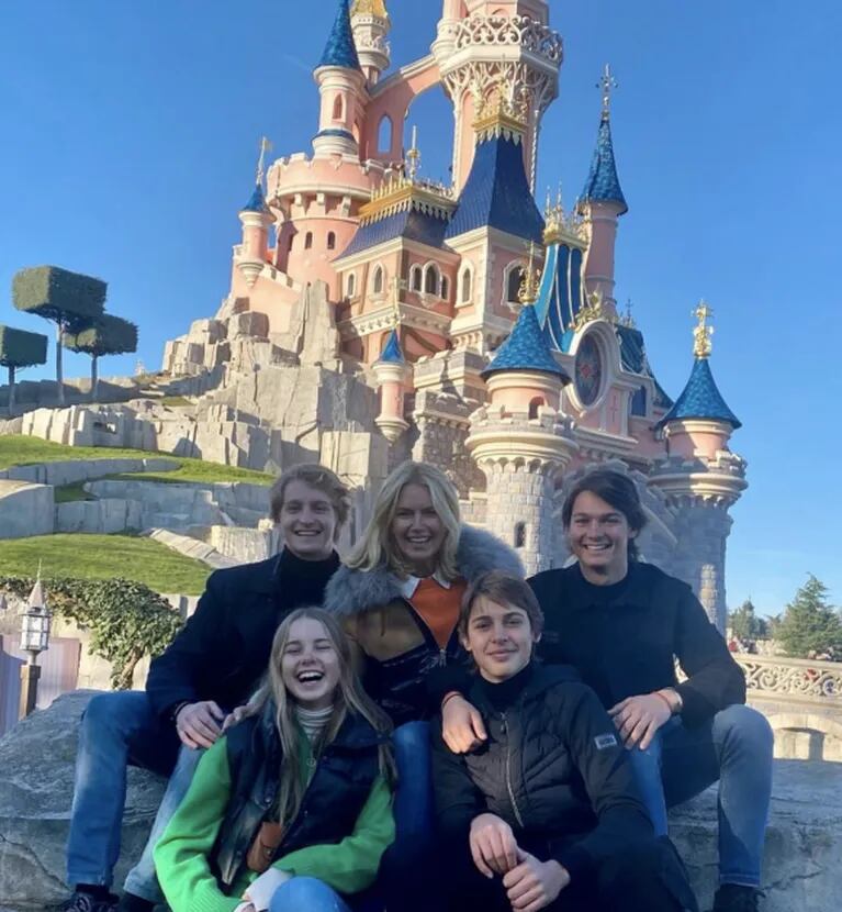 Valeria Mazza cumplió 50 años en Disney París: el álbum de fotos con Alejandro Gravier y sus hijos