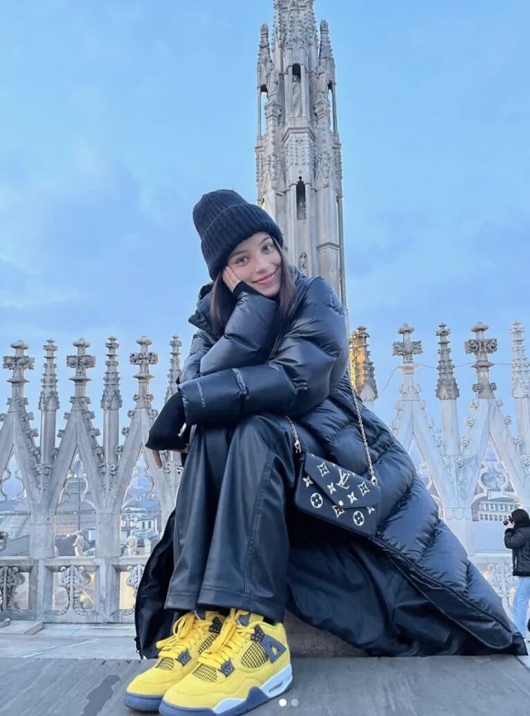Duki y Emilia Mernes se mostraron súper enamorados durante sus vacaciones en Italia
