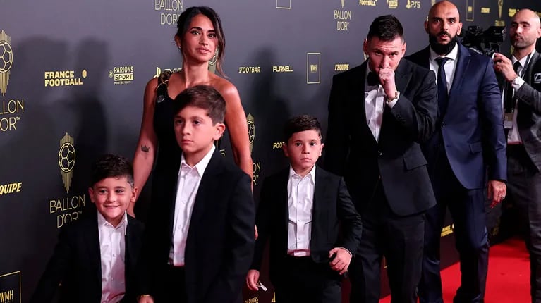 Antonela Roccuzzo frenó en seco a sus hijos con Lionel Messi en plena alfombra roja del Balón de Oro