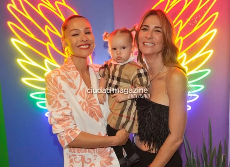 Pampita y su hija Ana fueron las estrellas de un evento fashion: las fotos de sus looks