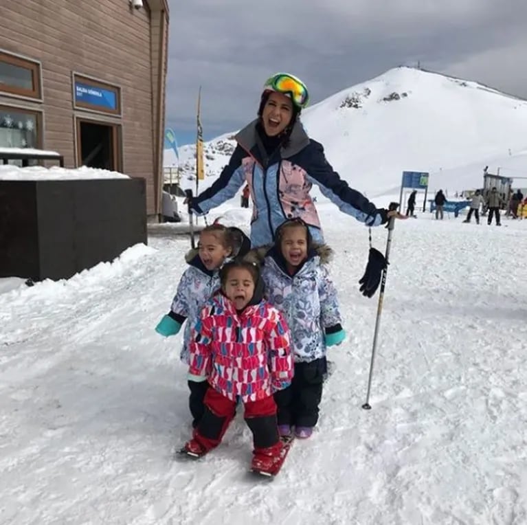 Cinthia Fernández, de vacaciones con sus hijas en la nieve: "Siento emoción por cumplirles este sueño"