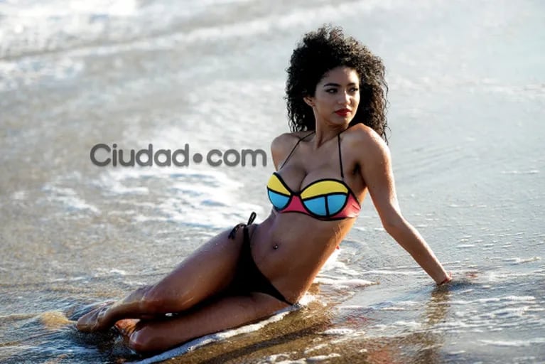 Las fotos hot de Kate Rodríguez en Mar del Plata que plantean la duda de la temporada: ¿bikini o malla enteriza?