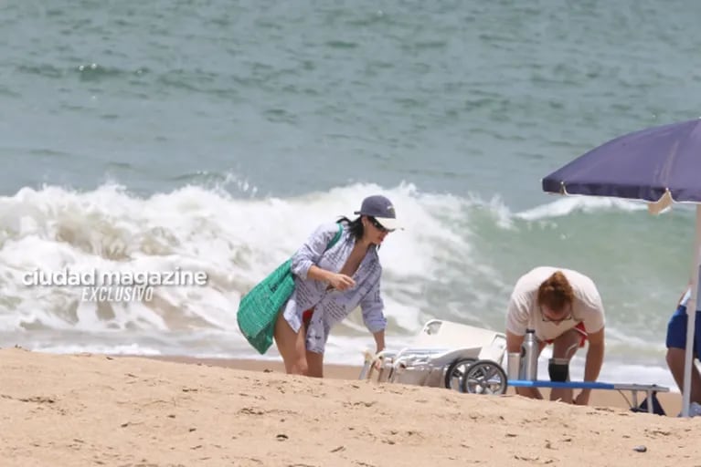 Diosa total, Lali Espósito disfruta con amigos en las playas de Punta del Este: las imperdibles fotos 