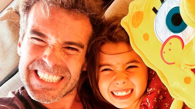 Nicolás Cabré festejó sus 44 años en la pileta con su hija Rufina: “Mi compañerita más hermosa”