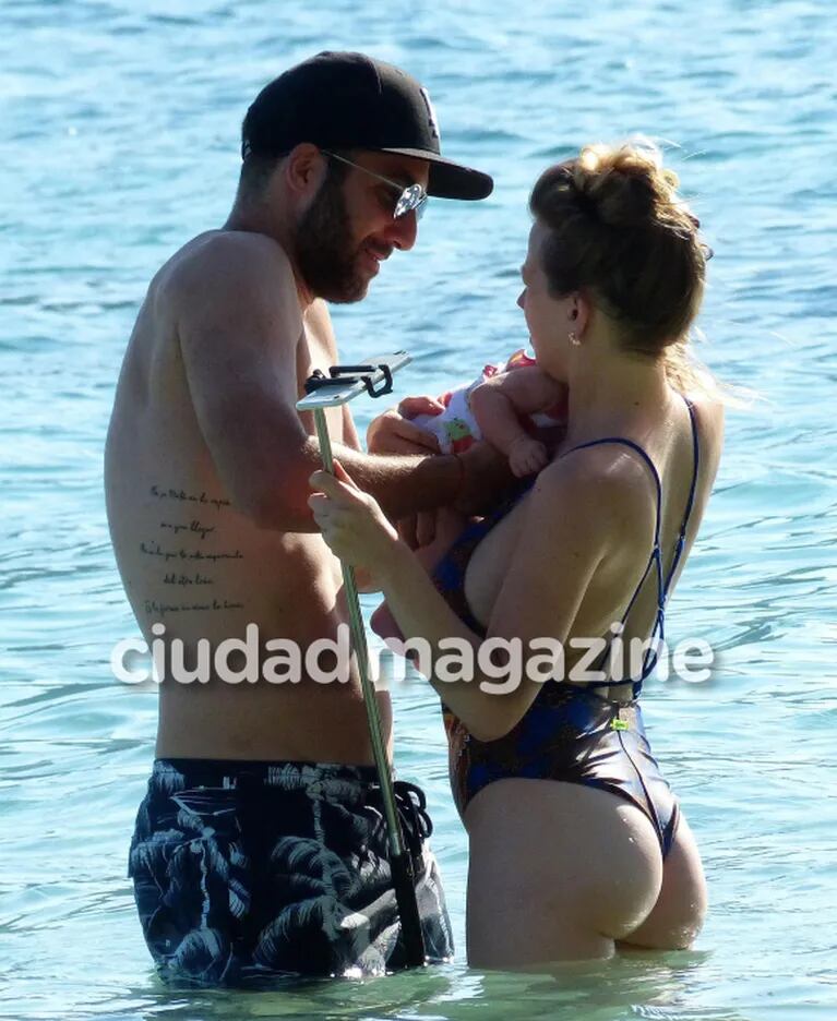 Las vacaciones de Pipita Higuaín junto a su mujer y su beba de dos meses en las playas de Mallorca