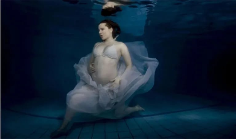 Agustina Kämpfer, una embarazada diferente: ¡mirá su original producción bajo el agua!