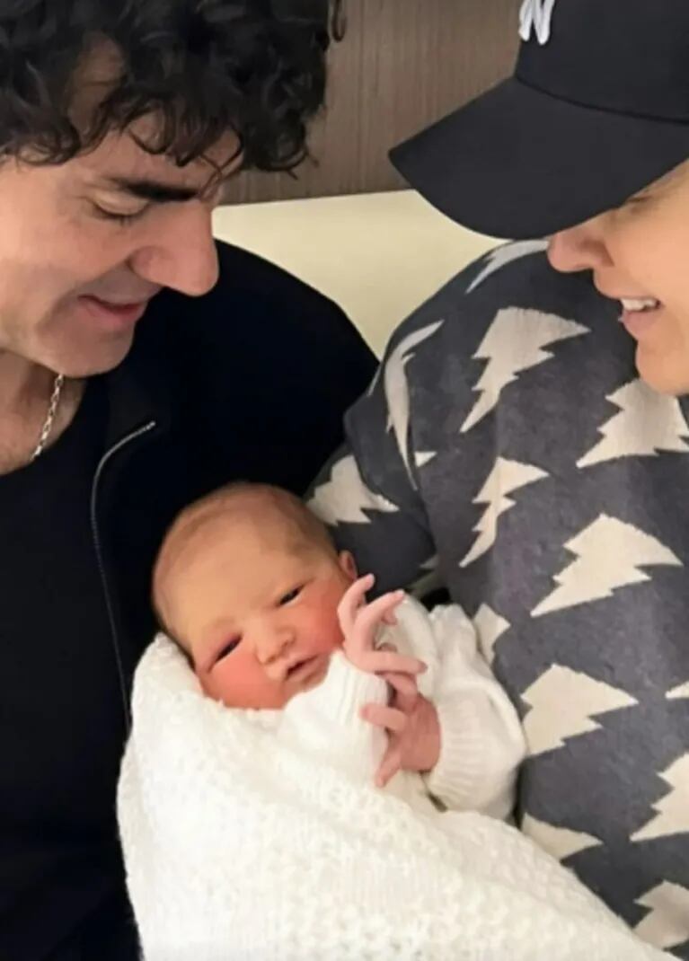 Isabel Macedo celebró el regreso a su casa con su beba, Juan Manuel Urtubey y "Belita"