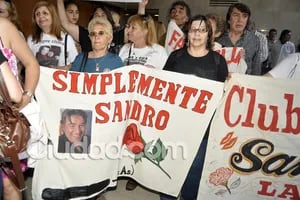 Inauguraron una placa en homenaje a Sandro en el teatro Gran Rex. (Foto: Jennifer Rubio-Ciudad.com)