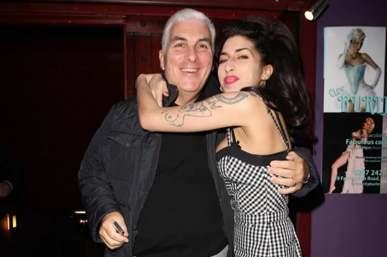 Padre de Amy Winehouse: “La prensa nunca reconoció que ella se había desintoxicado durante casi tres años”