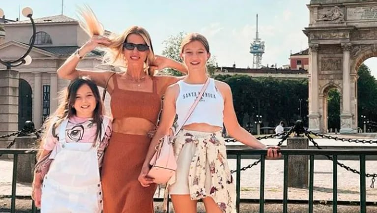 Nicole Neumann c.ompartió las fotos más lindas paseando con sus hijas por Milán.