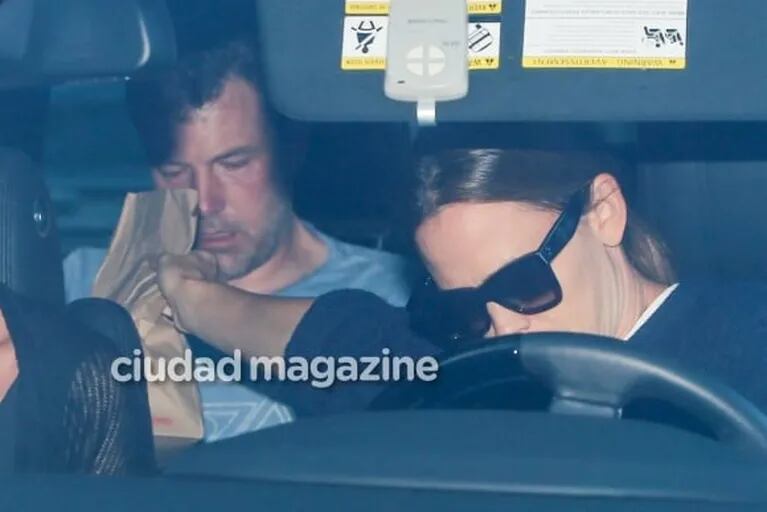 Ben Affleck ingresó a rehabilitación por alcoholismo: fuertes imágenes del viaje a la clínica con Jennifer Garner