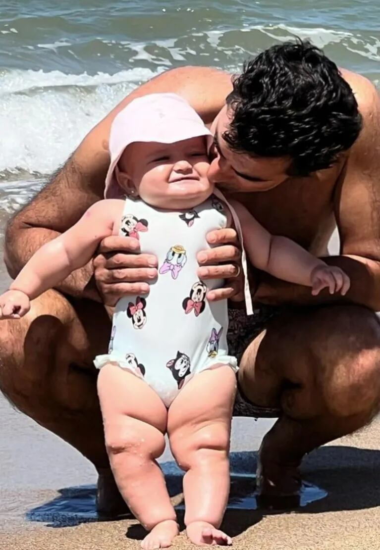 Isabel Macedo posteó nuevas fotos de su hija Julia Urtubey en la playa 