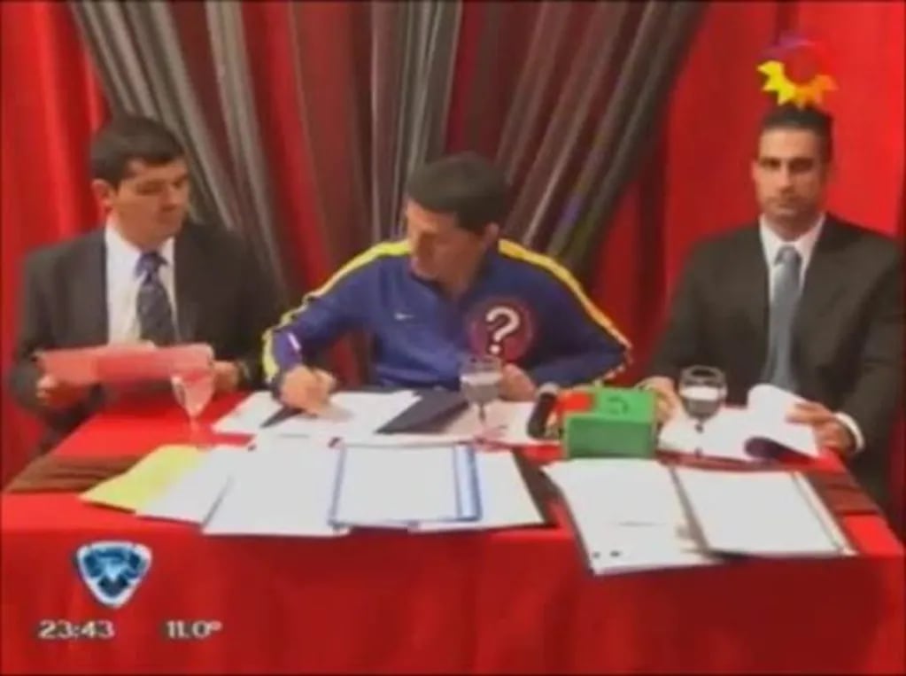 Un falso Juan Román Riquelme firmó contrato en ShowMatch
