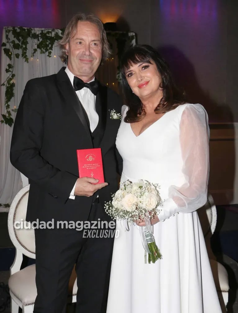 Patricia Echegoyen se casó con Rodrigo Prado del Río, después de 25 años juntos y una hija en común: las fotos de la ceremonia
