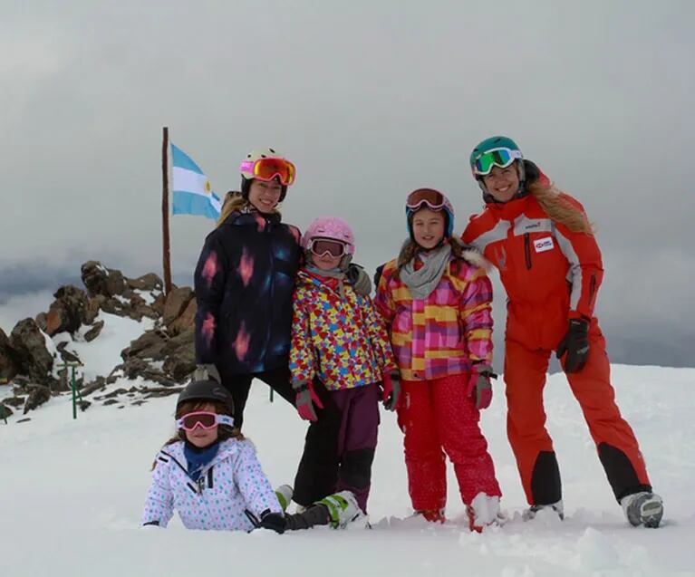 Las primeras vacaciones de Nicole Neumann y Matías Tasín con sus hijos