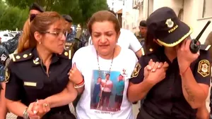 Caso Báez Sosa: el desgarrador llanto de las policías que escoltaron a la mamá de Fernando