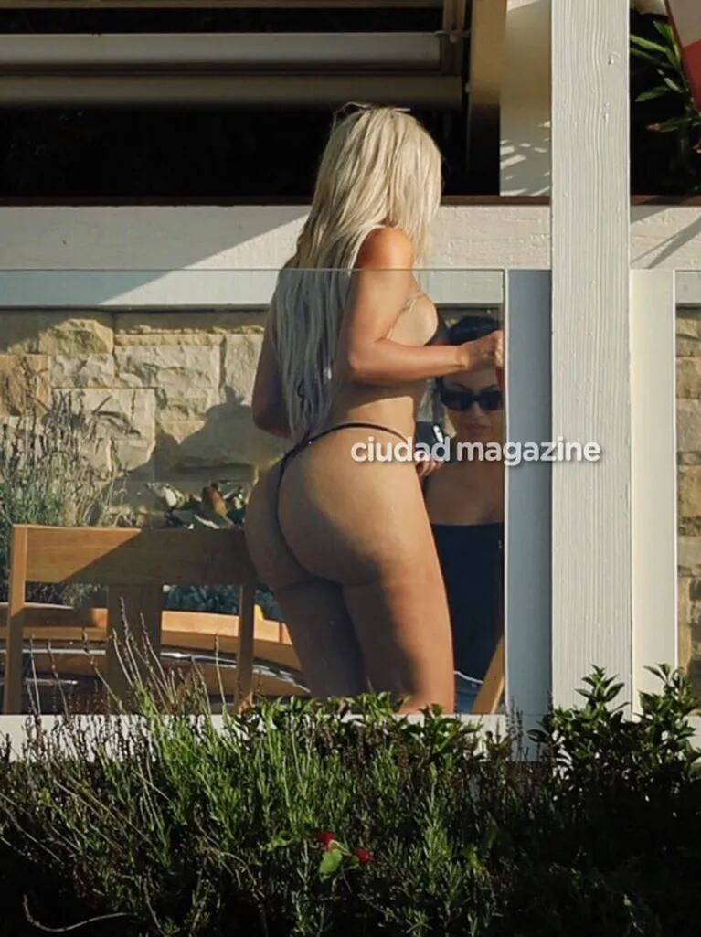 Kim Kardashian, impactantes curvas en las playas de Malibú: ¡bikini ultra cavada y colaless!