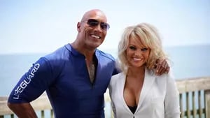 Dwayne Johnson anunció que Pamela Anderson estará en la película de Baywatch. Foto: Instagram