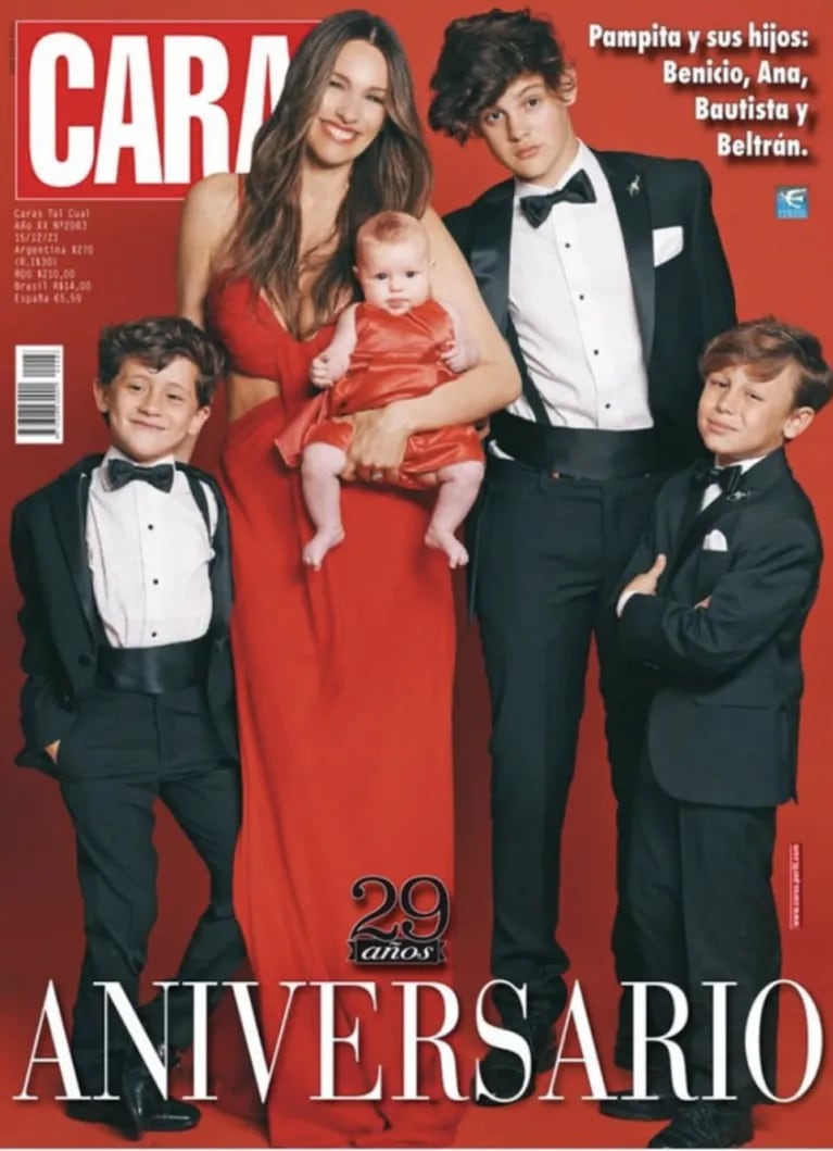 Pampita posó por primera vez junto a Ana y sus hijos mayores para la tapa de una revista: "Con sus herederos"