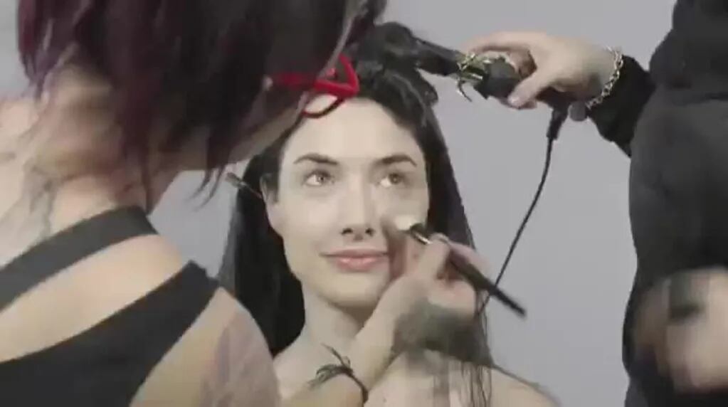 Imperdible video: Cien años de moda en un minuto con maquillajes y peinados que se usaron