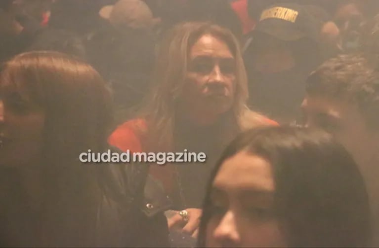 China Suárez fue al show de Rusherking con su hija Magnolia: las fotos de la actriz alentando a su novio en familia