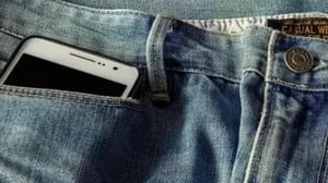 Así es la función que evita que el smartphone llame o haga fotos mientras está guardado y bloqueado en el bolsillo