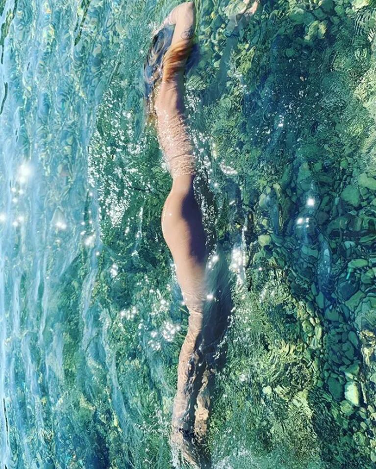 Las vacaciones de soltera de Yanina Screpante en Ibiza con amigas: jugado topless y nado al desnudo total