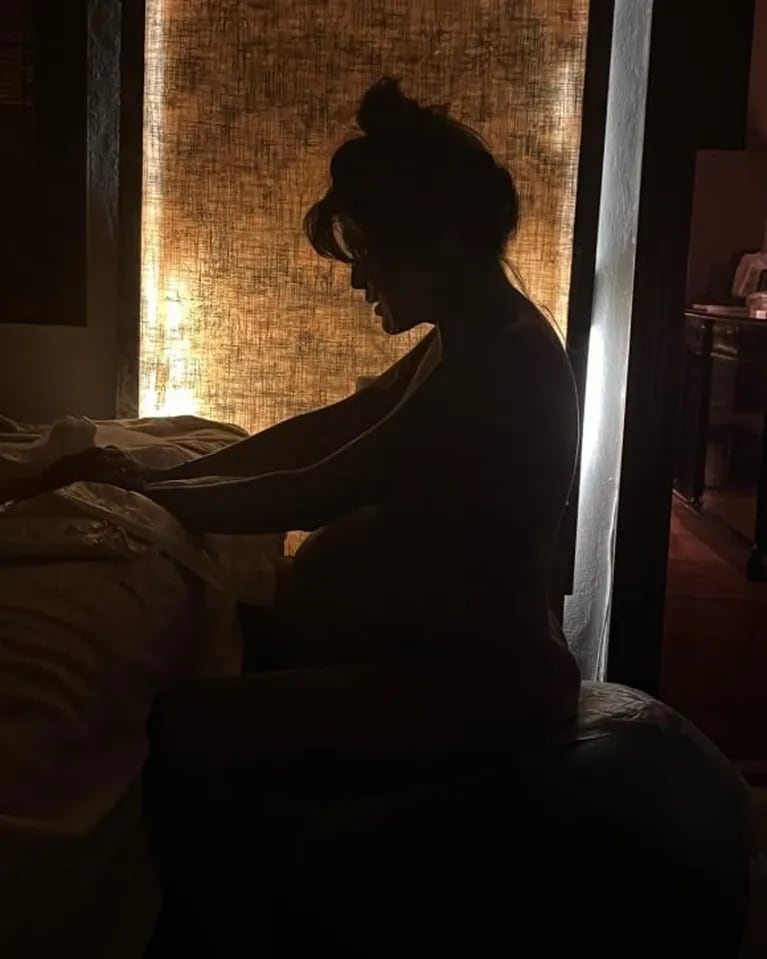 Calu Rivero compartió fotos inéditas del parto natural en su casa con el que recibió a Tao: "Mucho amor"