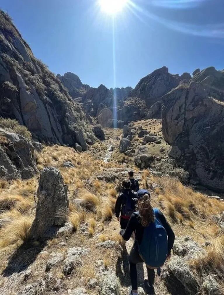 Jimena Barón y Matías Palleiro festejaron llegar a la cima de una montaña: la travesía duró 8 horas