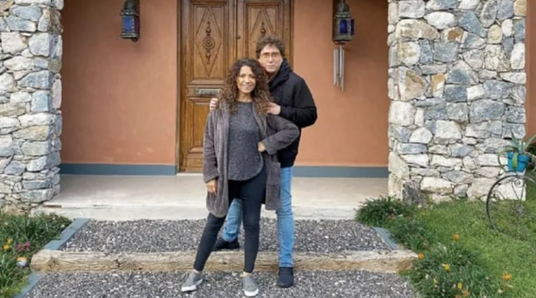 Así es la espectacular casa de Patricia Sosa y Oscar Mediavilla en Córdoba: paredes de piedra y vista a las sierras