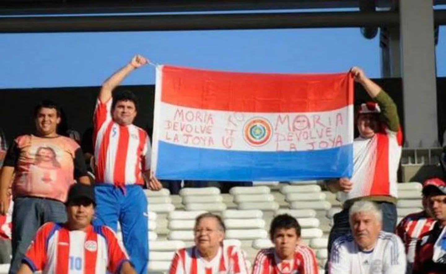Los hinchas de Paraguay le pidieron a Moria Casán que devuelva las joyas. (Foto: Web)