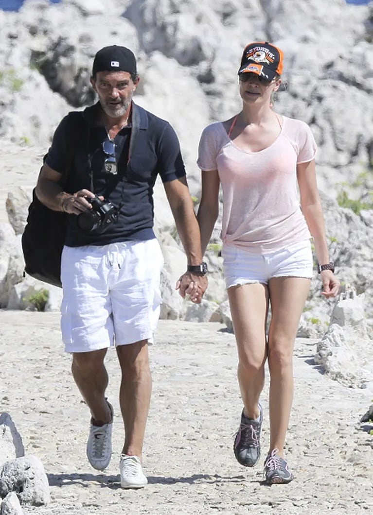 Antonio Banderas, enamorado de su joven novia Nicole Kimpel en la Costa Azul francesa. (Foto: Grosby Group)