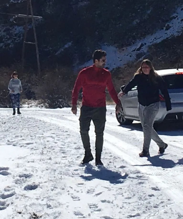 ¡Galán al rescate! Luciano Castro ayudó a una familia atascada en la nieve en Mendoza