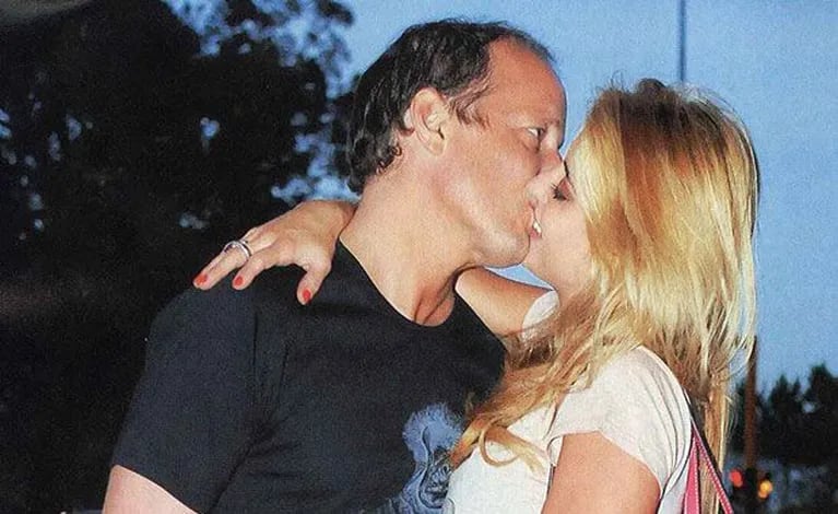 Jésica Cirio y Martín Insaurralde, beso y tapa de revista (Foto: revista Caras).
