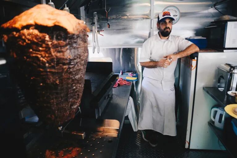 Ambulantes en De Barrio 2: el foodtruck que se convirtió en el rey del shawarma 