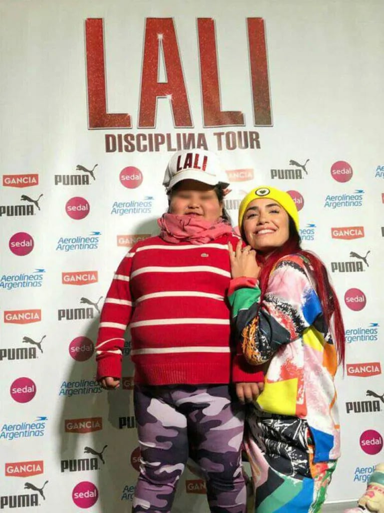 Lali Espósito le cumplió la promesa a una nena que sufría bullying y la invitó a su show: "Acá está mi amiga"