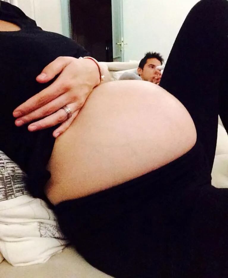 Romanela Amato y su hermosa panza de embarazada (Fotos: Twitter). 