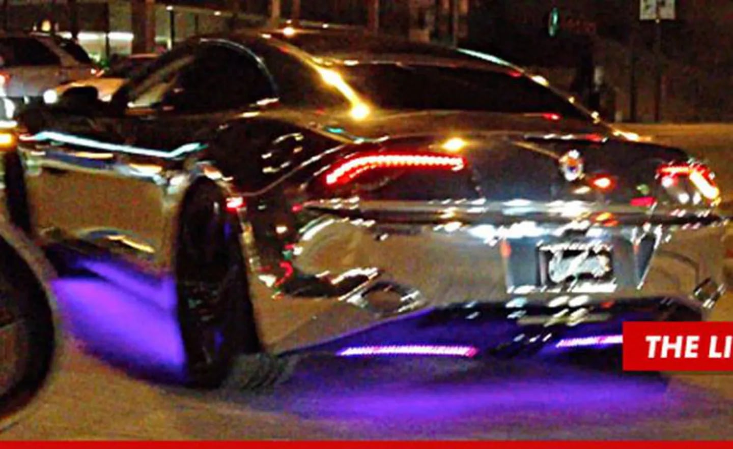 Justin Bieber pasea con su nuevo auto "tuneado". (Foto: TMZ.com)
