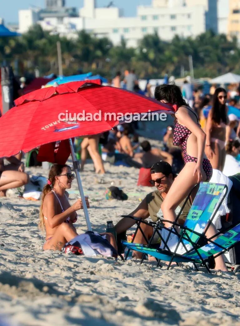 El descanso súper top de Mónica Ayos con Diego Olivera en Miami: lomazo y juegos en la playa