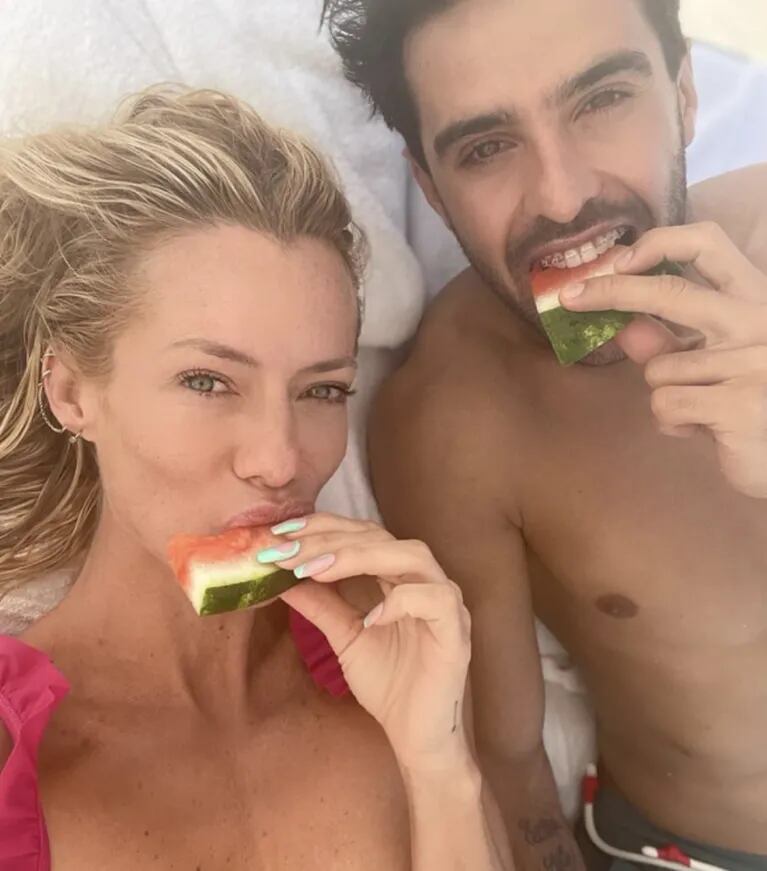 Nicole Neumann y José Manuel Urcera tomaron sol y comieron sandía en Miami: "No molestar"