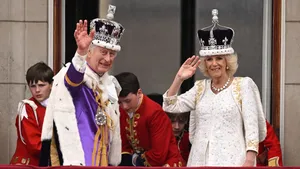 Carlos III, coronado rey de Reino Unido: el saludo de los monarcas desde el balcón del Palacio de Buckingham