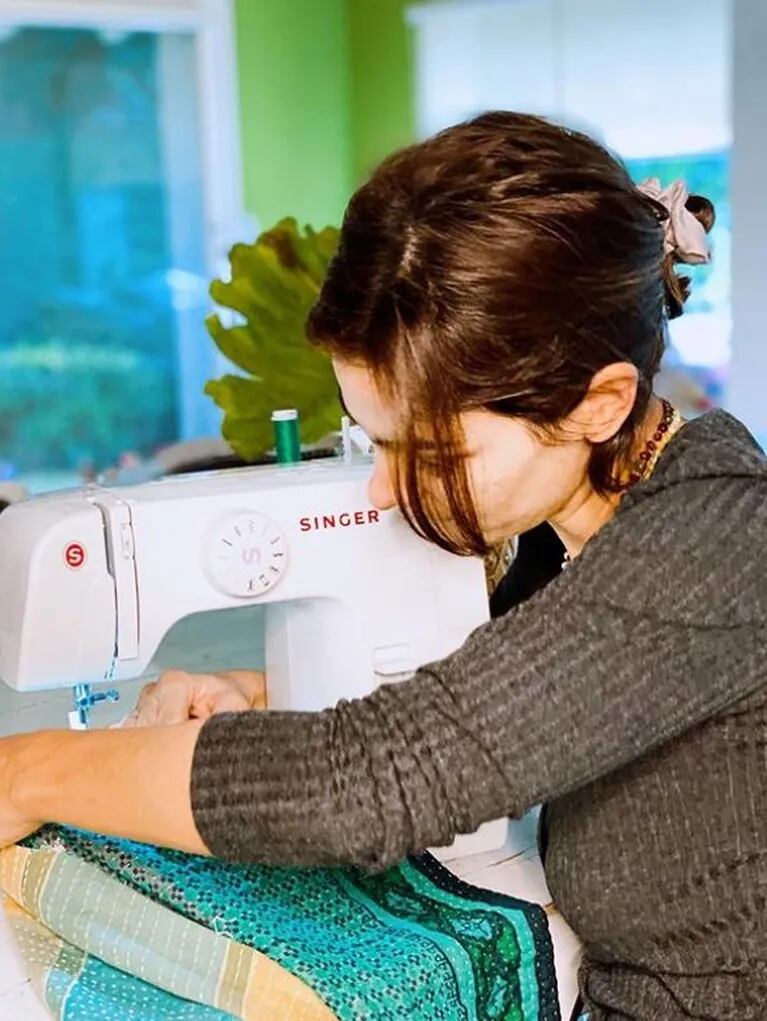 Agustina Cherri descubrió un inesperado talento para la costura: "Nunca es tarde para aprender algo nuevo"