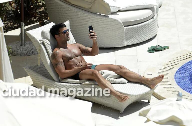 Ricky Martin lució su lomazo en Mallorca: pileta, sol y ¡sunga sexy!