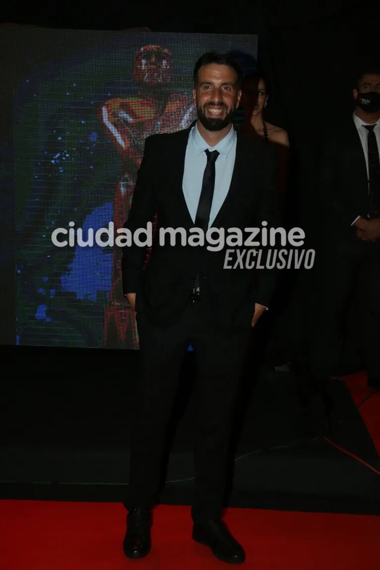 Los mejores looks de los Martín Fierro de Cable: glamour, parejitas y mucho talento en la alfombra roja