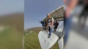 Estos atrevidos saltadores se abalanzaron desde una turbina eólica a 100 metros de altura