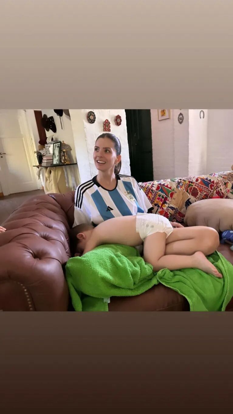 La China Suárez junto a Nicolás Cabré en el triunfo de Argentina frente a México: "Momentos de tensión"
