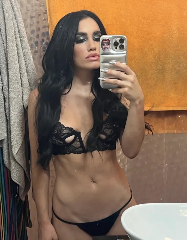 Lali Espósito compartió una foto en ropa interior y tuvo un récord de likes