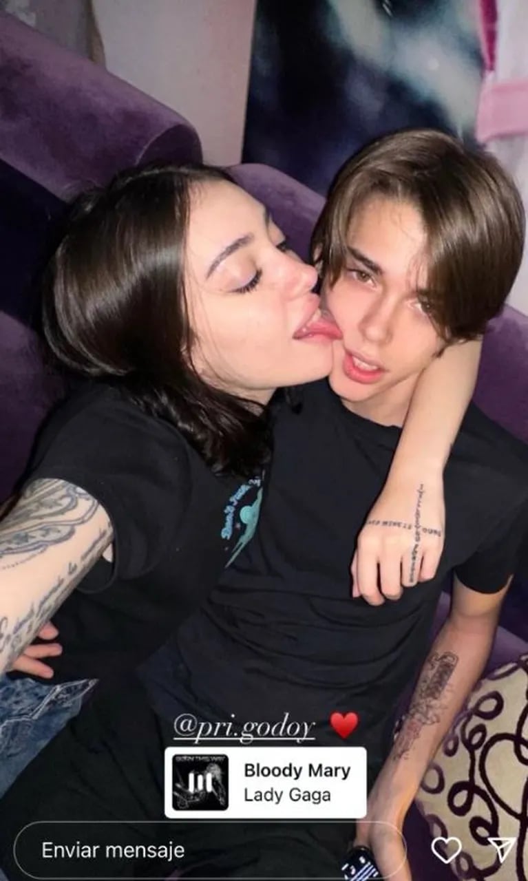 Felipe Fort publicó por primera vez una foto íntima con su novia y revolucionó las redes