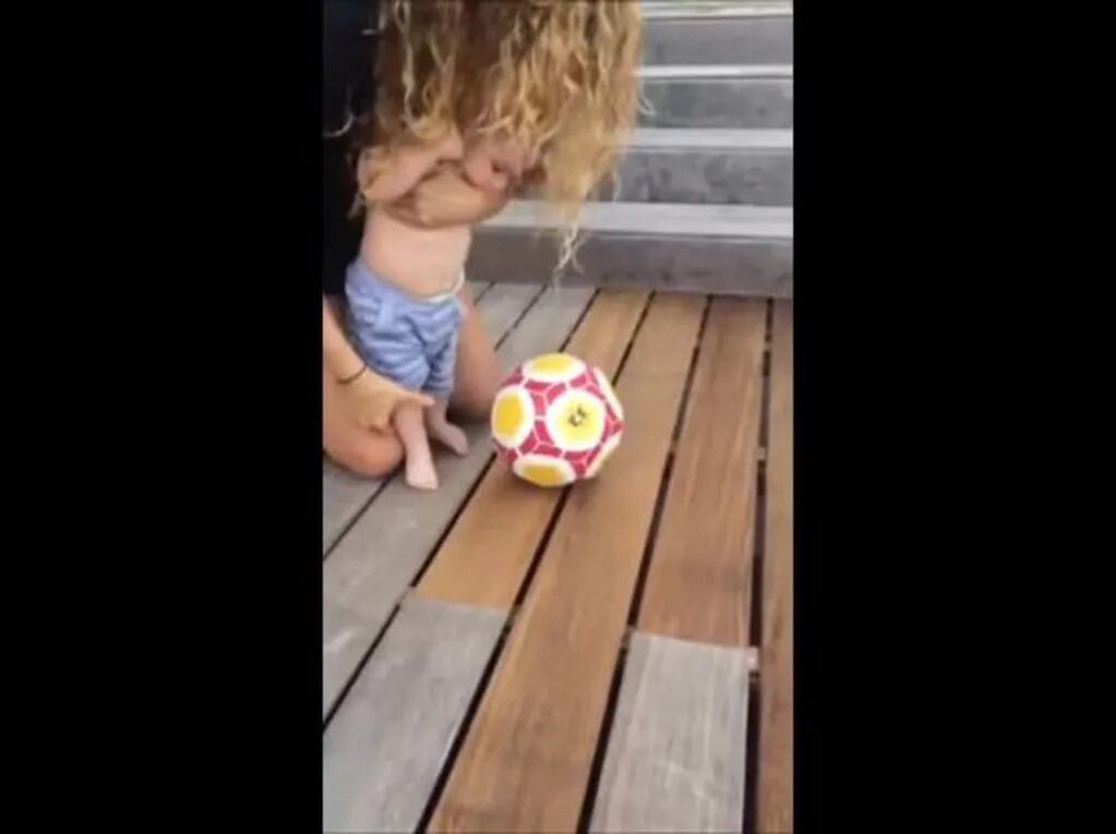 El hijo de Shakira y Piqué cumplió 6 meses y ya muestra su talento con la pelota