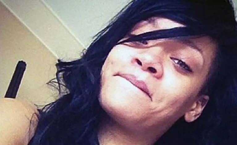 Rihanna. Hace muy poquito, la cantante posteó una foto a Instagram a cara lavada. (Foto: Web)